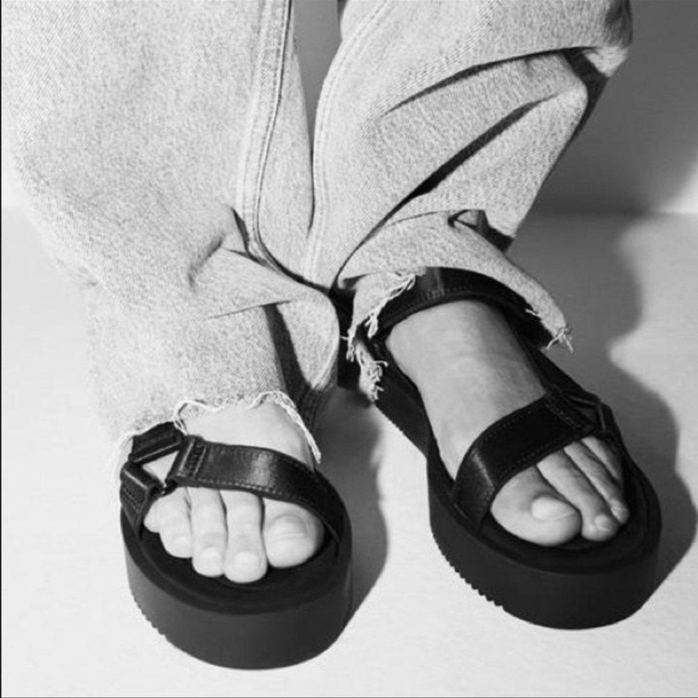 Zara black strappy sandals size 39 EUC